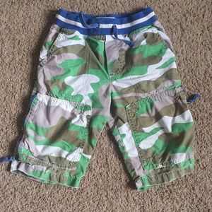 Mini Boden Boys 4/5 Camo Shorts